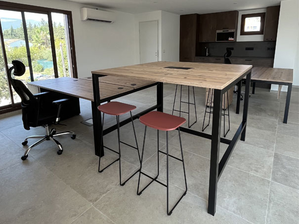 amenagement table haute tabourets