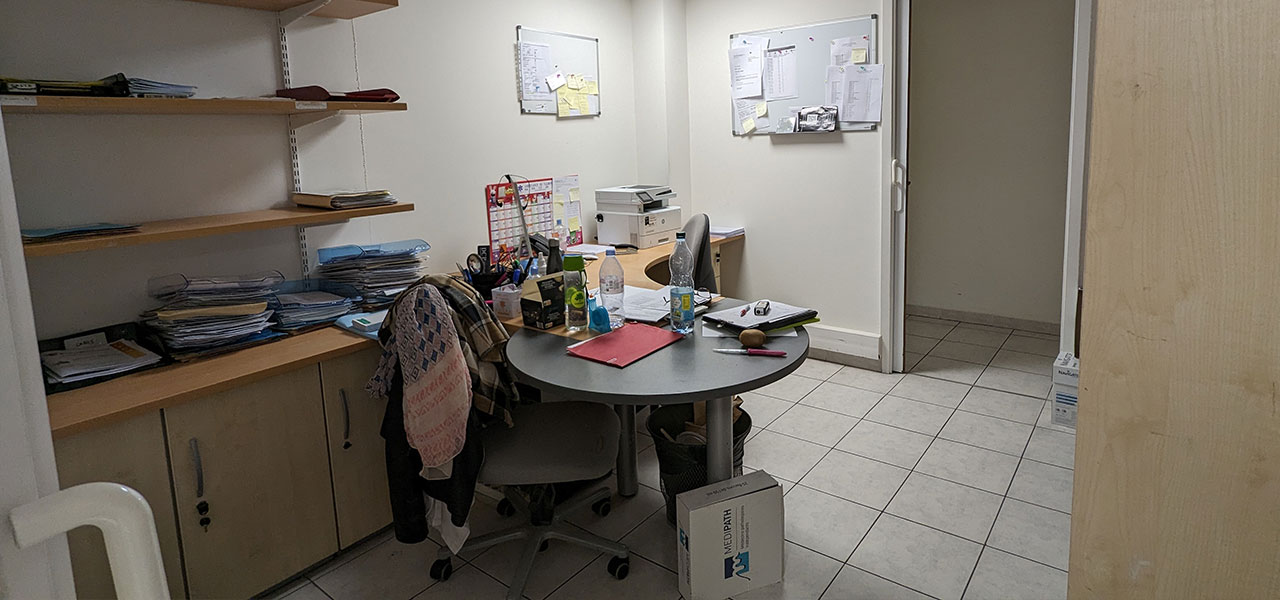 bureau secretaire avant amenagement