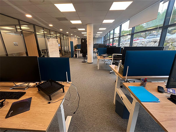 bureaux assis-debout dans open space