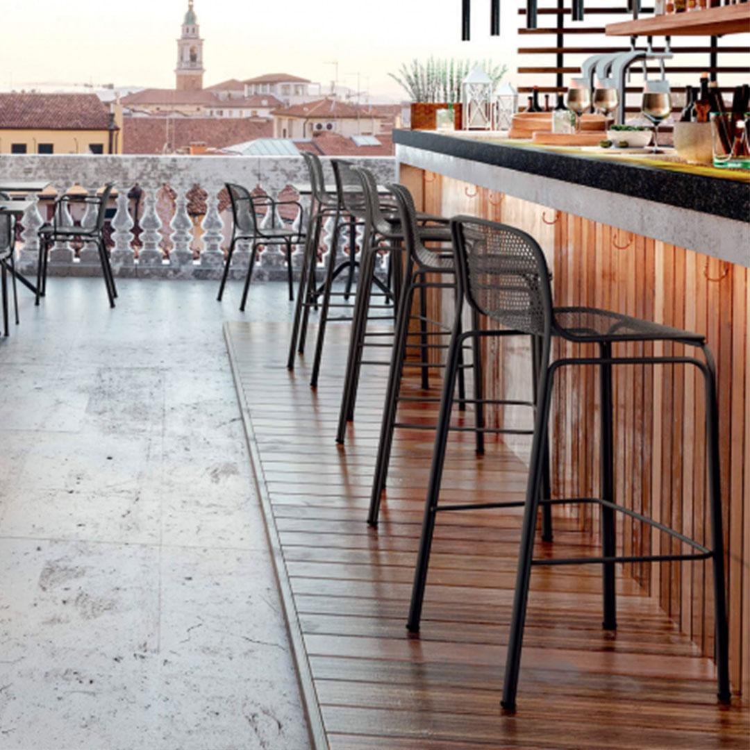 Chaise haute d'extérieur empilable NETT