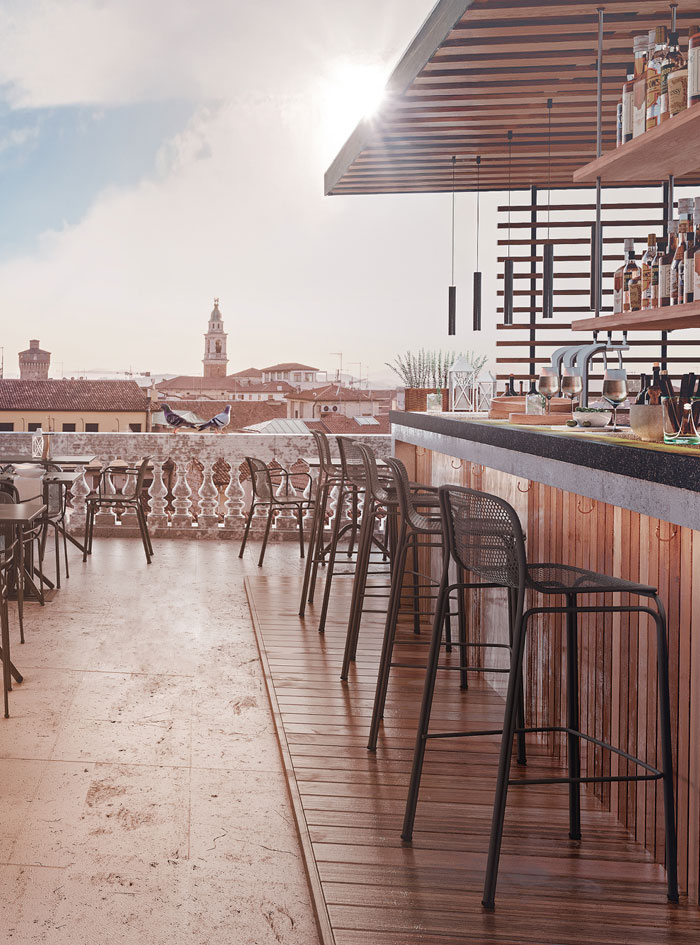 Chaises hautes au bar d’un rooftop